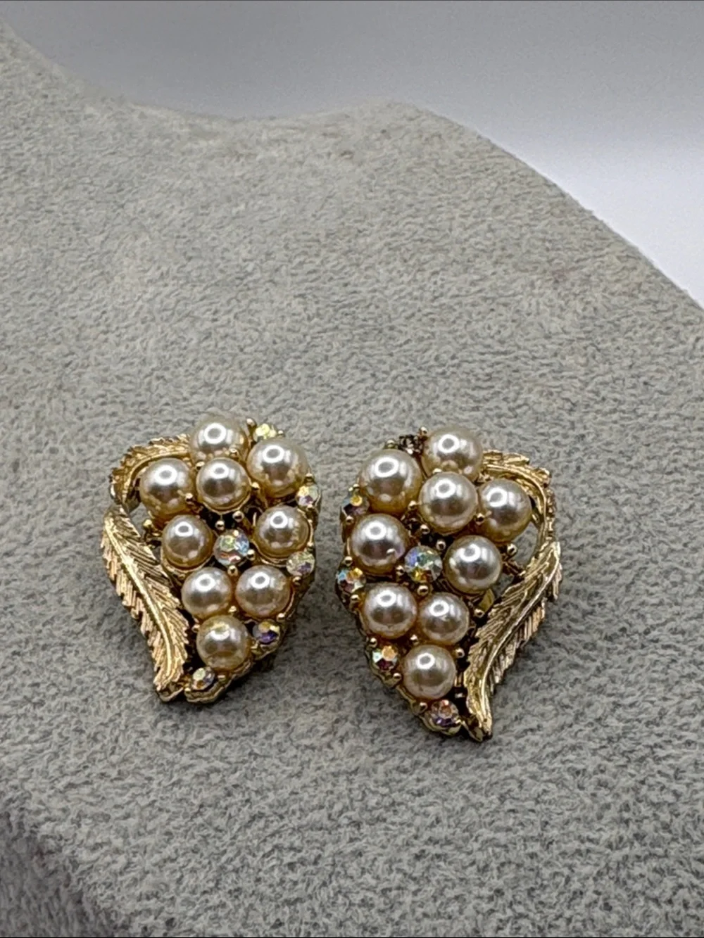 Vintage 50’s 60’s Pearl Cluster Leaf Clip-On Gold Earrings Aurora Rhinestone